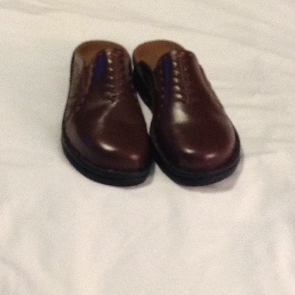 👠Clarkes Leather Clogs. Worn once.